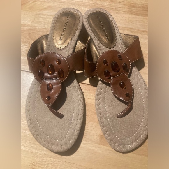 Montego Bay Club sandal in Good condition in size 10W. See pictures for detail - Picture 4 of 10